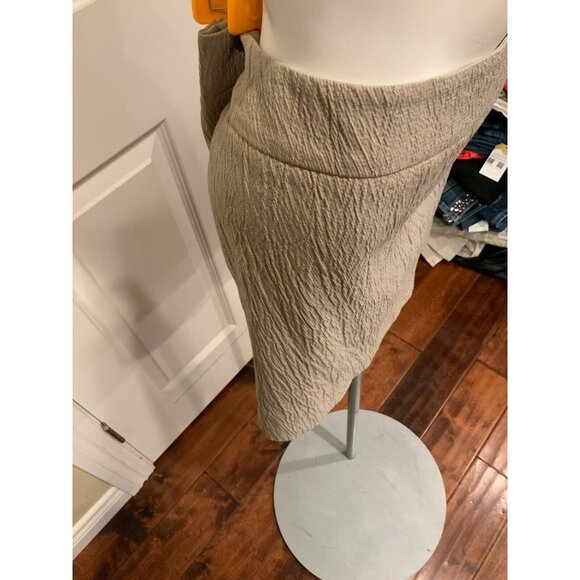 Armani Collezioni Tan Textured Mini Skirt, Size 12 - Picture 4 of 7